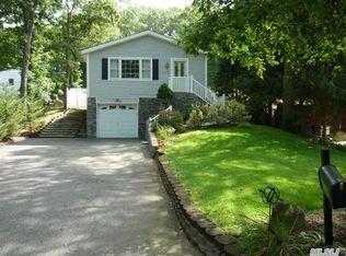 639 Meadow Rd, Smithtown, NY 11787