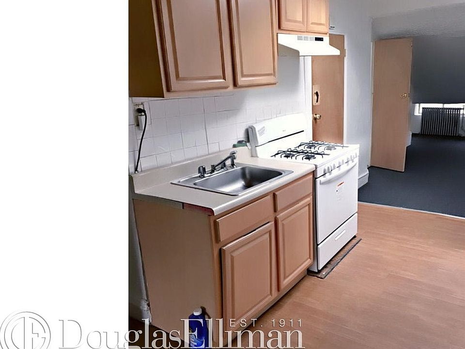 2nd image of 734 Madison St APT 3