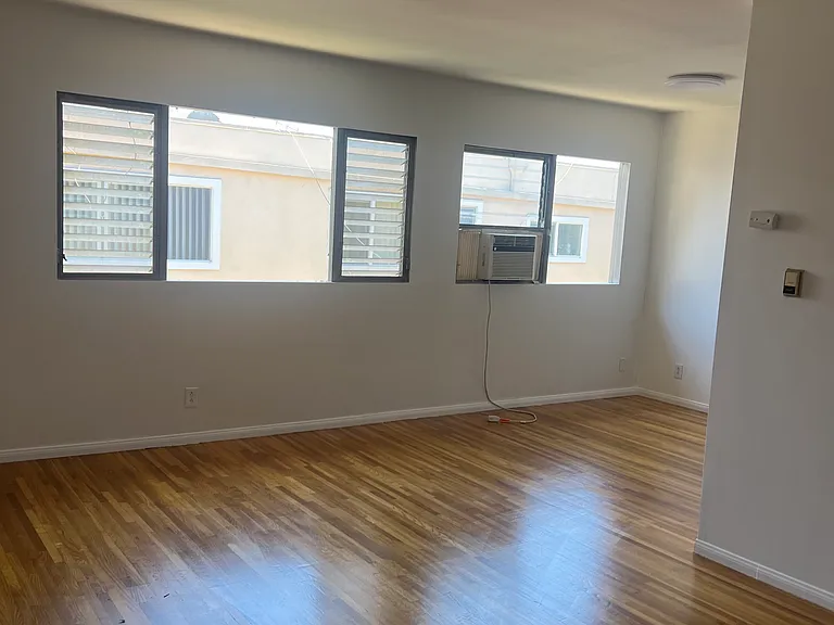 3426 Mentone Ave #7 — Photo 5