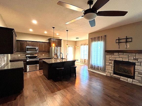 3rd image of 820 Marla Ct
