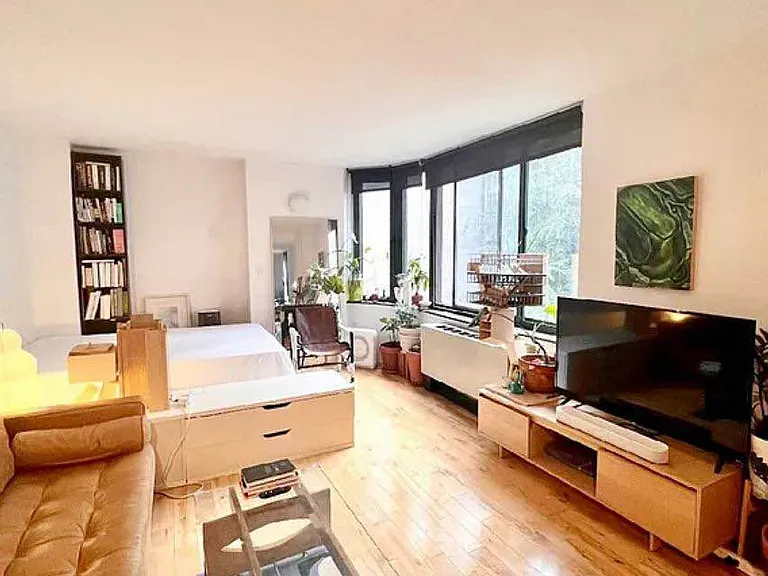 275 Greenwich St #5P — Photo 3