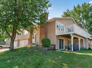 4664 Ridge Cliff Dr, Saint Paul, MN 55122