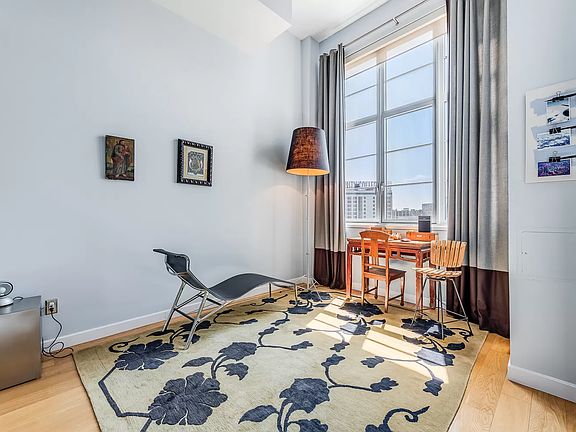 5th image of 27-28 Thomson Ave #522