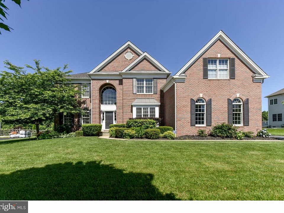 1st image of 31 Waterton Dr