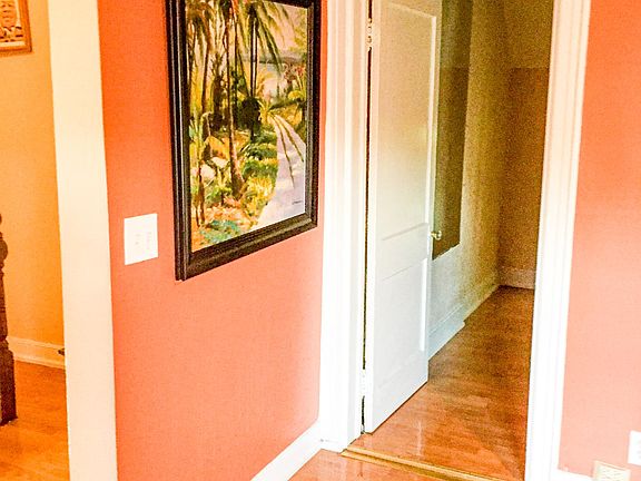 4th image of 642 City Island Ave #3