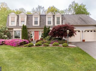 4430 Woods Edge Ct, Chantilly, VA 20151