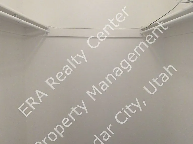 527 E 2015 N — Photo 17