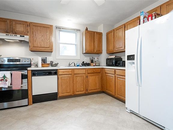 4th image of 245-247 Hazelton St