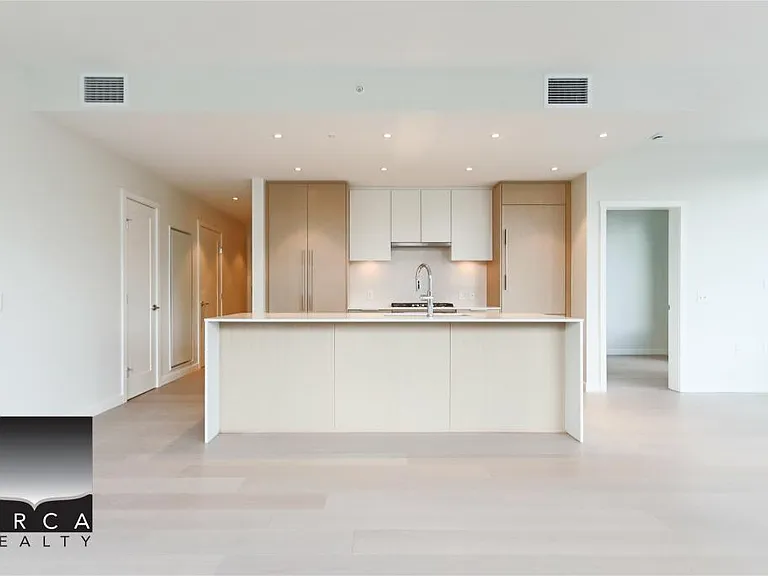128 W 15th St #303 — Photo 6
