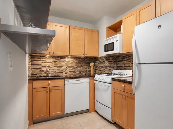 305 East 24th Street image 5 of 7