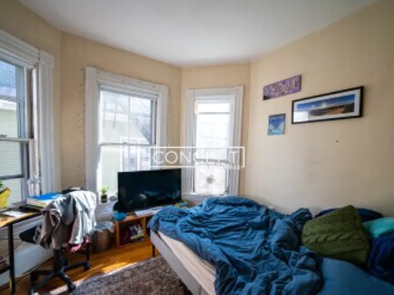 8 Hillside St #2 — Photo 6