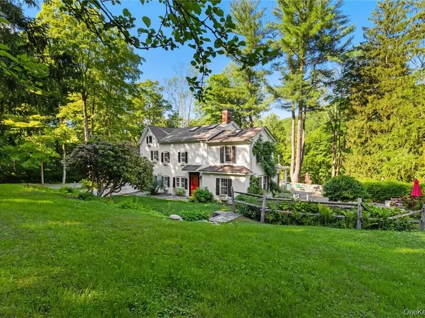 31 Kittredge Dr, Carmel, NY 10512