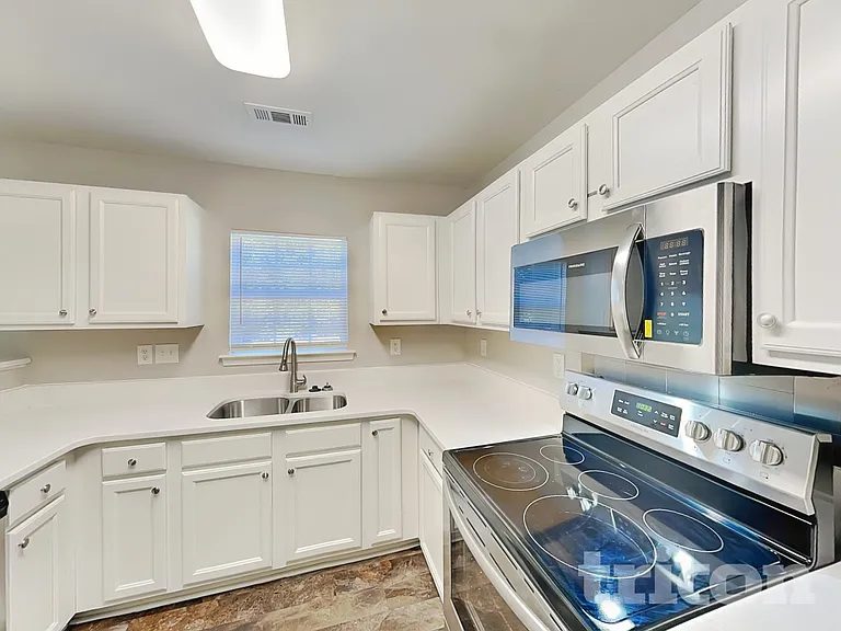 8000 McGarry Trl — Photo 6