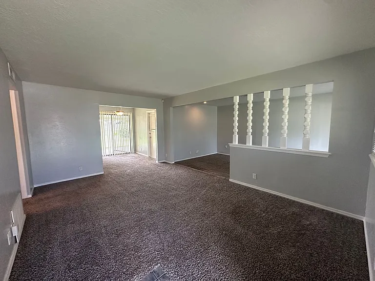4844 Woodview Dr — Photo 9