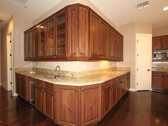 Kitchen-Wet Bar