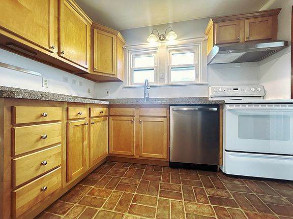 4th image of 720 N Loyalsock Ave