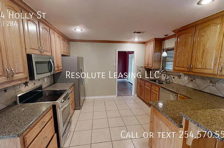 924 Holly St — Photo 12