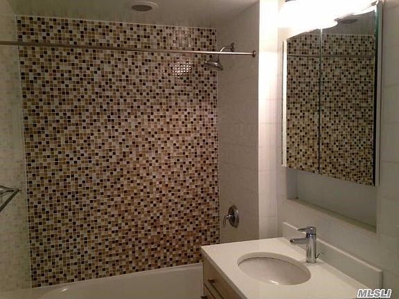 5th image of 143-20 Hoover Ave #304