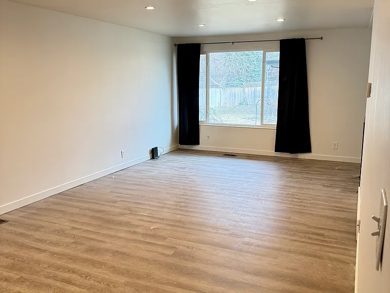 1415 E Murphys Ln — Photo 1