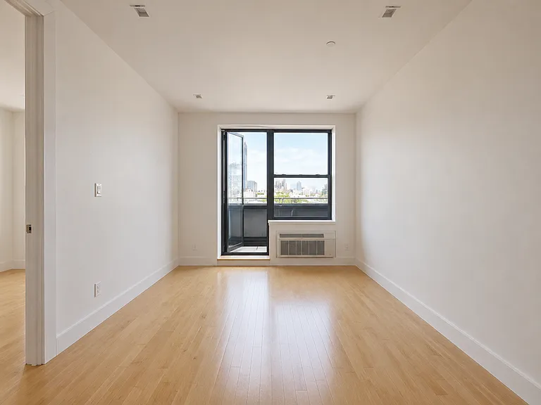 709 Hart St #5E — Photo 3