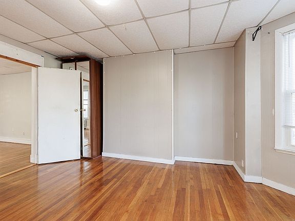 5th image of 400 Medford St