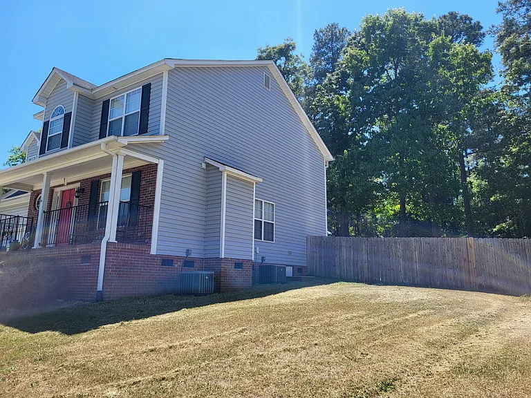 260 Chestnut Dr — Photo 5