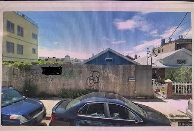 2nd image of 2822 Brown St