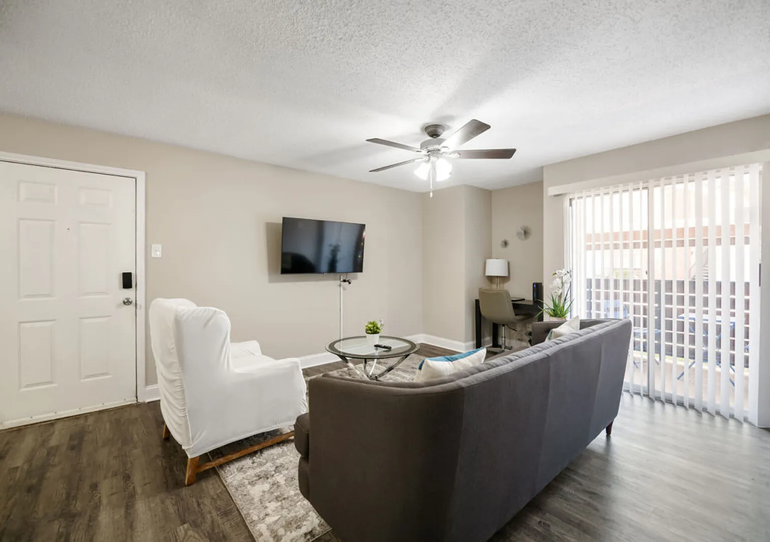 I015 World Cup Stay - 18 min to AT&T - Sleeps 4 - Public Transit — Photo 3