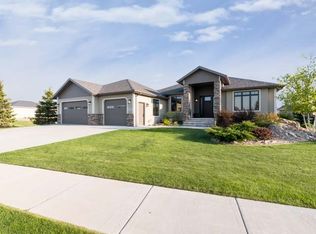 2531 Powder Ridge Cir, Bismarck, ND 58503