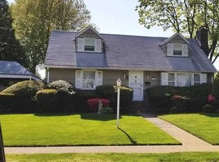1256 Little Whaleneck Rd, Merrick, NY 11566