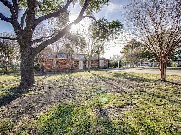 4th image of 215 Lakeway Dr