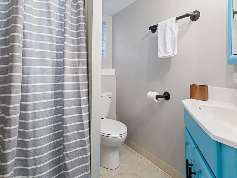 1421 N Washington St — Photo 12