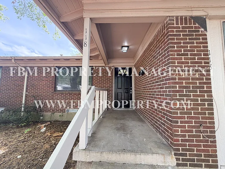 118 Brazos St — Photo 3