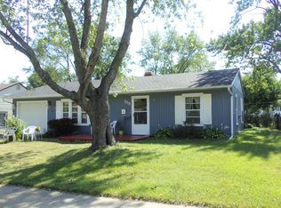 518 Country Ln, Streamwood, IL 60107