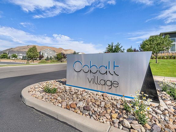 3rd image of 961 W Cyan Valley Way