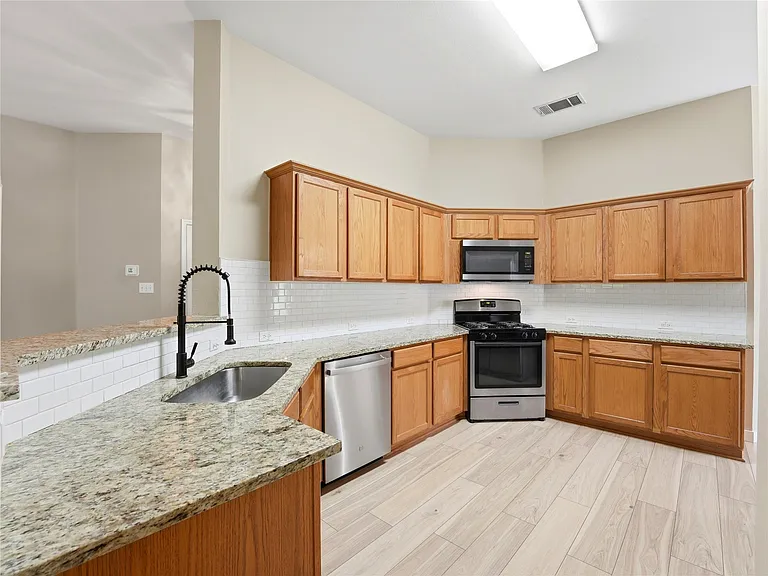 1004 Downridge Dr — Photo 13