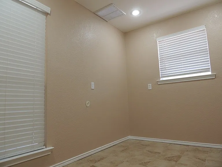 2913 Sunburst Dr — Photo 31