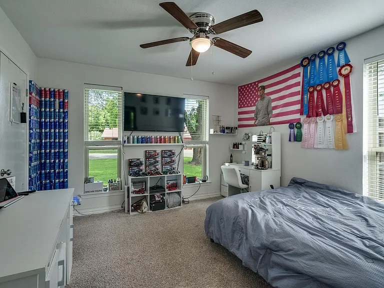 303 Chris Dr — Photo 17