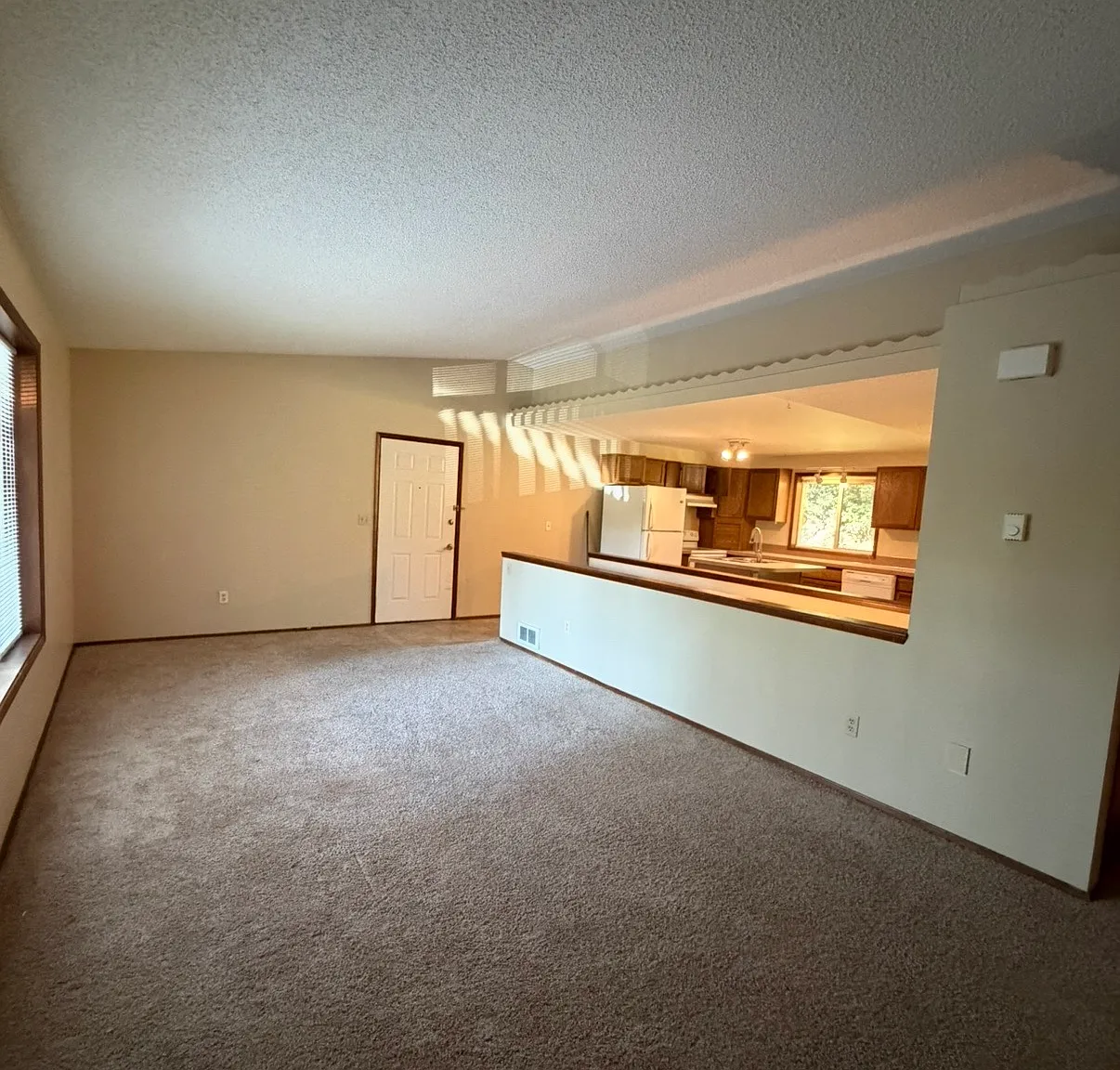 3 bed, 1900 sqft, $2,100 — Photo 3