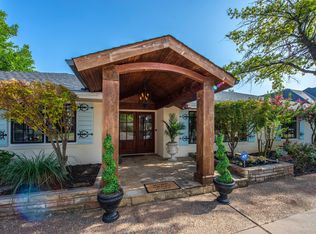 1604 Drakestone Ave, Nichols Hills, OK 73120