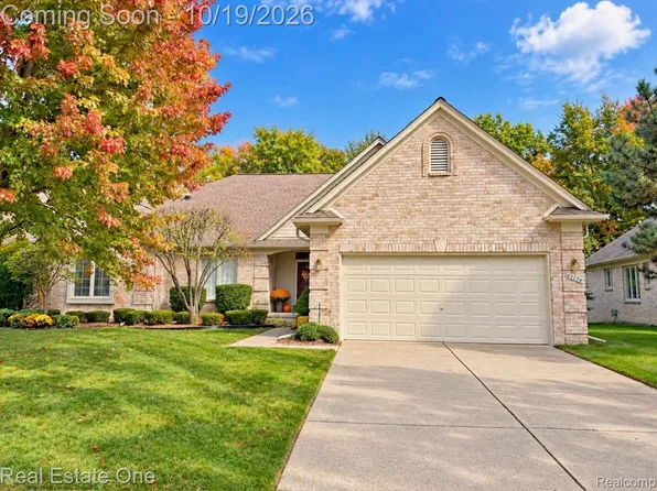 40294 Riverbend Dr, Sterling Heights, MI 48310