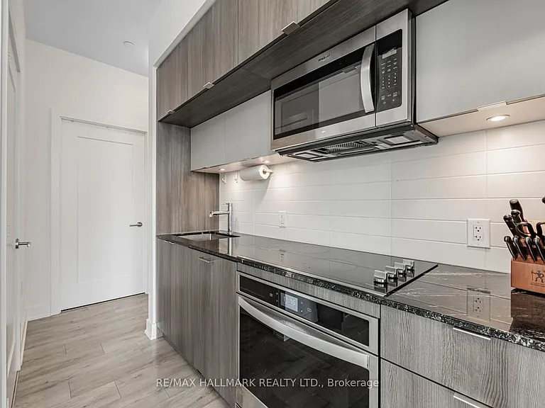 585 Bloor St E #318 — Photo 36