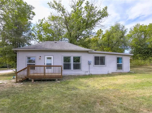 812 Chestnut St, Osawatomie, KS 66064