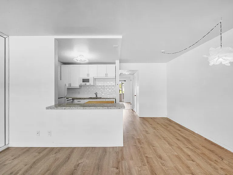 127 Westbury #G — Photo 7