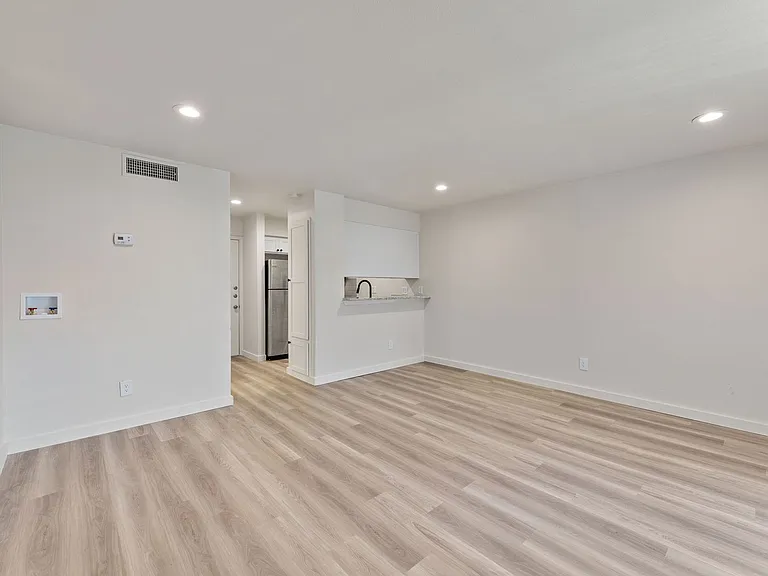 City Scene Apartments — Photo 15