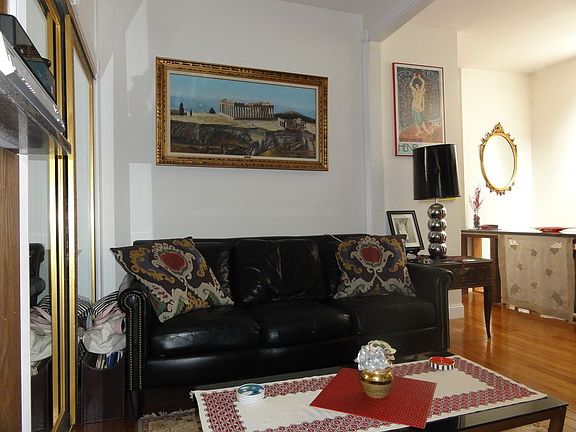 4th image of 3063 Crescent St