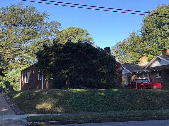 3rd image of 789 N Evergreen St