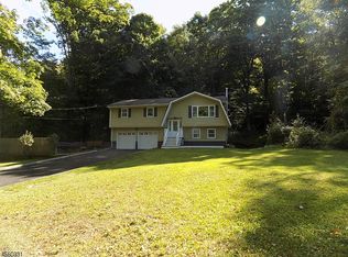 95 Longwood Lake Rd, Oak Ridge, NJ 07438