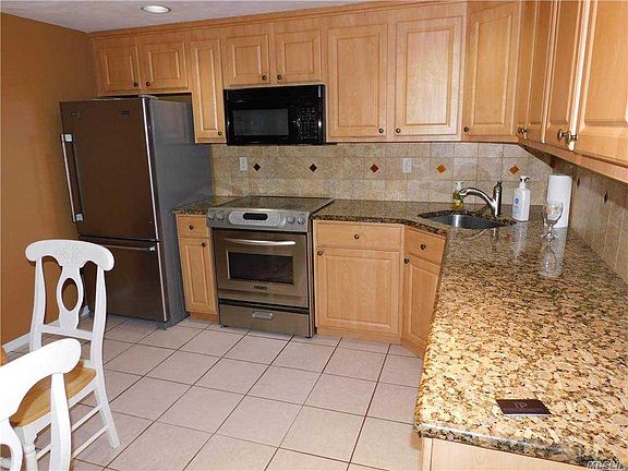 3rd image of 16 Somers Ln