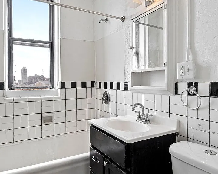 Piccadilly Apartments — Photo 42